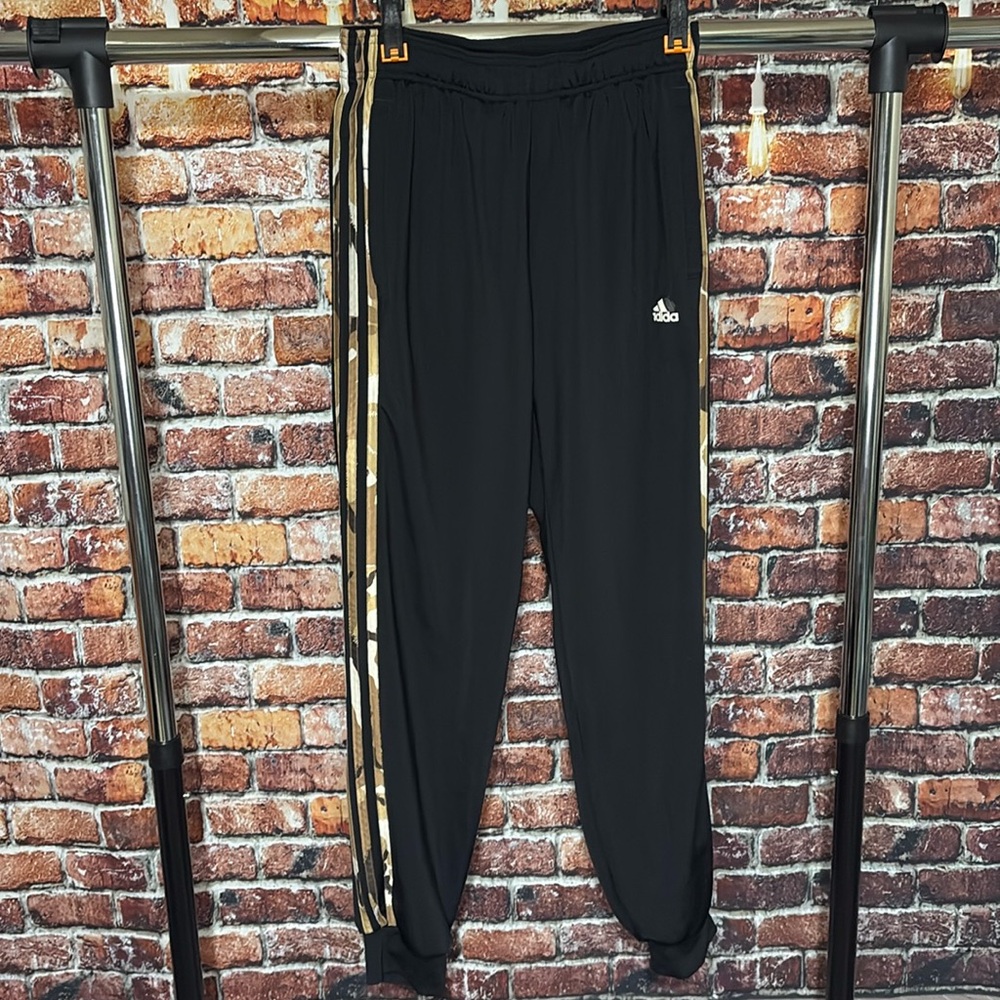 Adidas men small black camo stripe jogger sweatpants cuffs superstar track pants